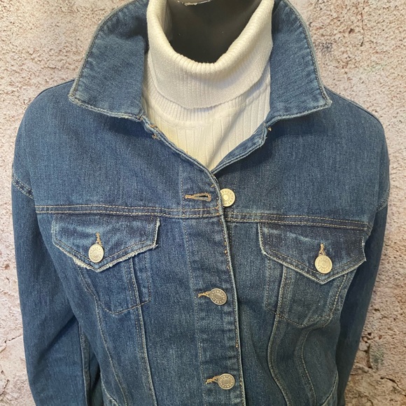 Refuge Cropped Denim Jean Jacket - Picture 2 of 6